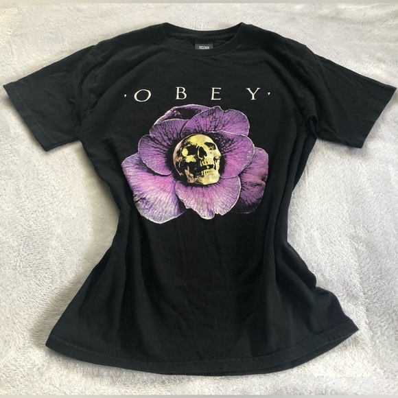 Obey Skull In Flower Graphic Design Women’s Fitted Tee Black And Purple Size S - Picture 1 of 6